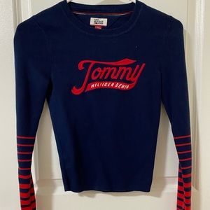 Dark blue sweater with signature in the front